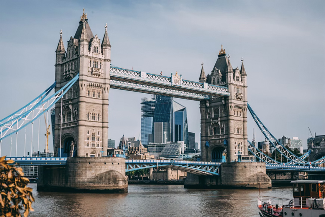 image of tower bridge in london